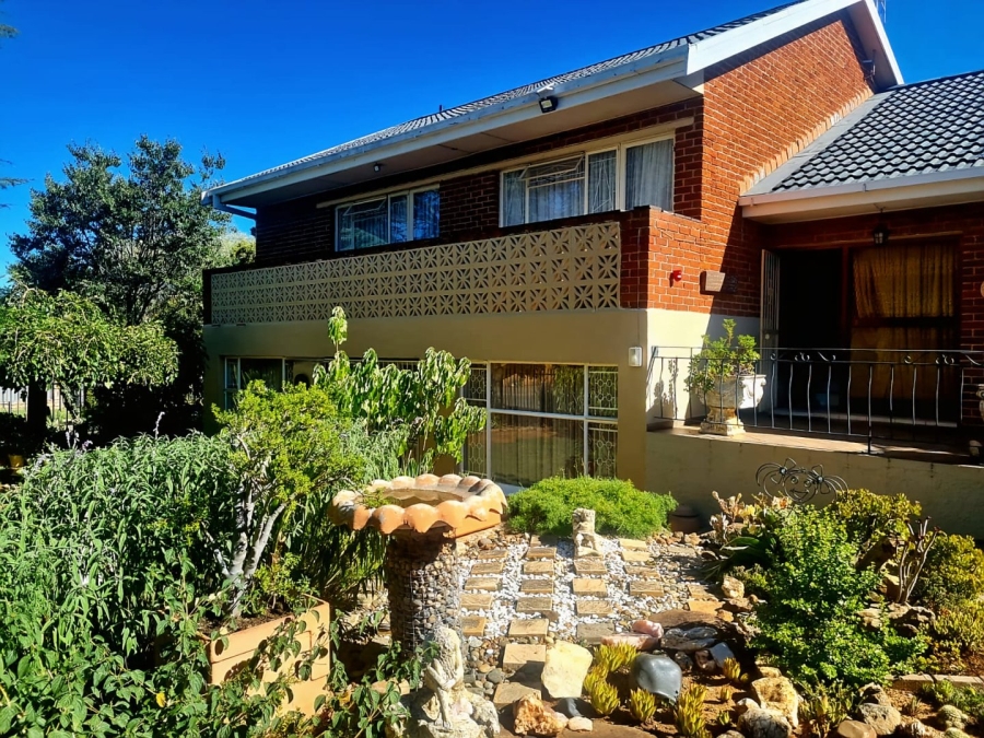 6 Bedroom Property for Sale in Generaal De Wet Free State